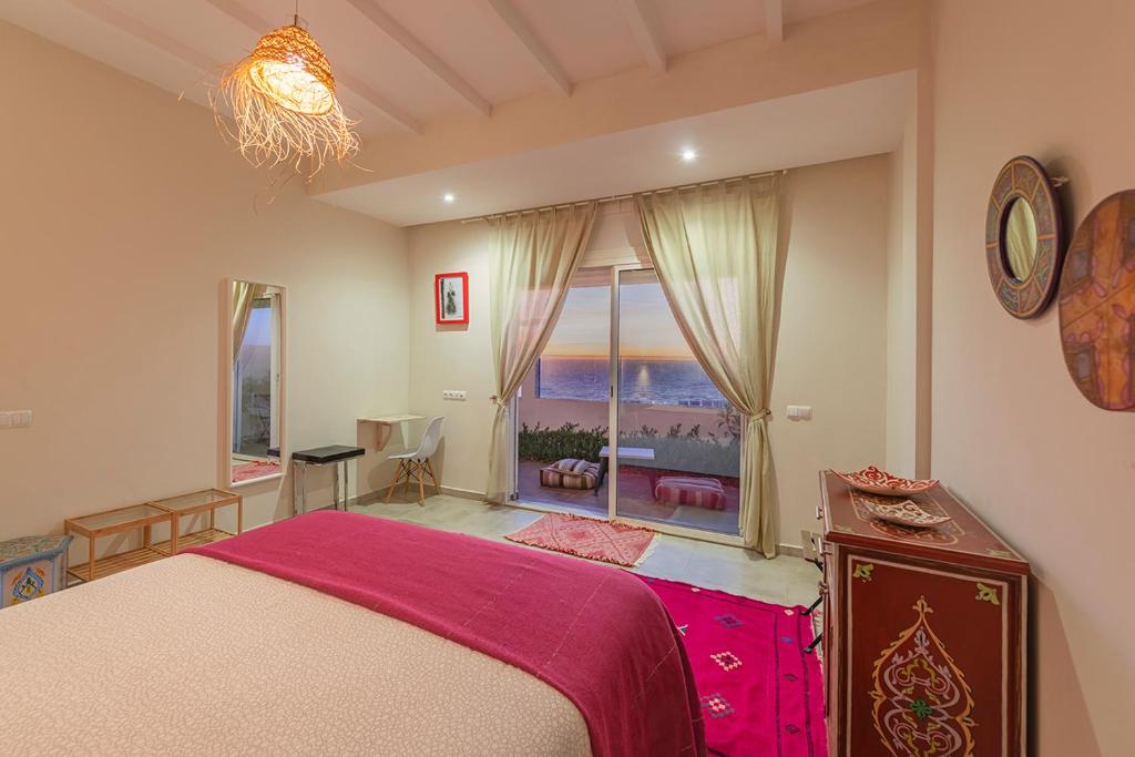 Postel nebo postele na pokoji v ubytování Kite House Dakhla