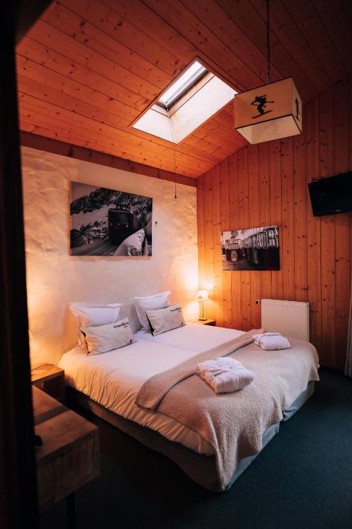 Chalet-hôtel Gai Soleil - Triple Room With Balcony