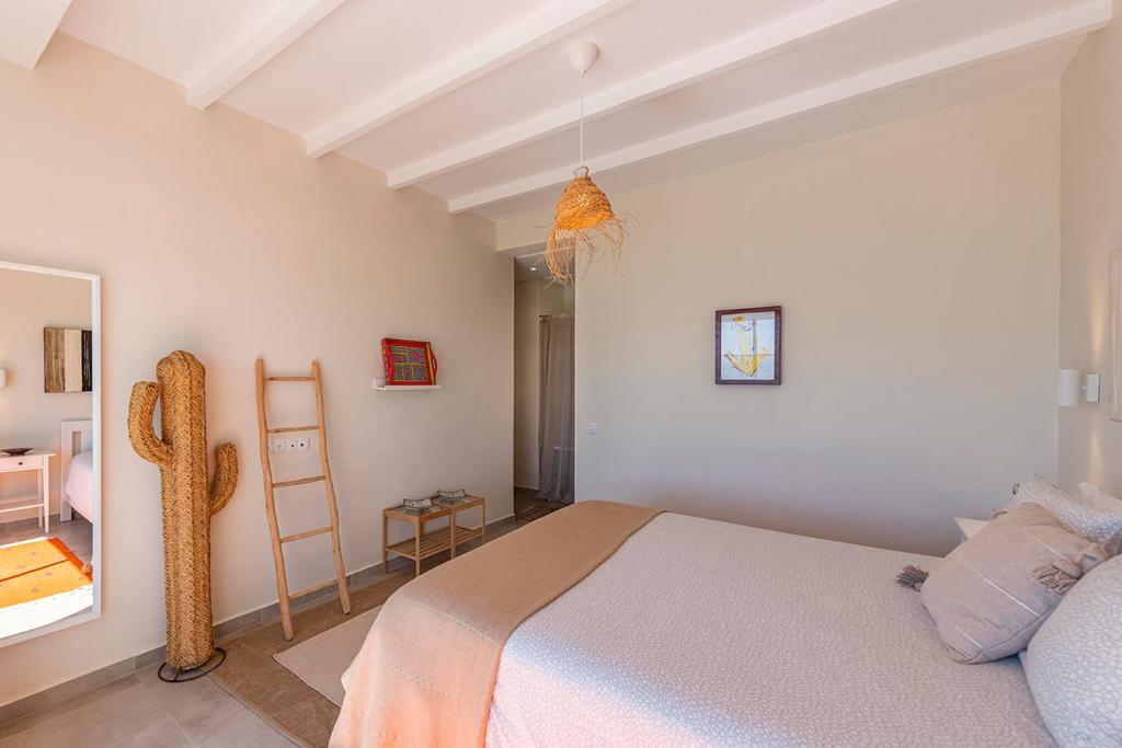 Postel nebo postele na pokoji v ubytování Kite House Dakhla