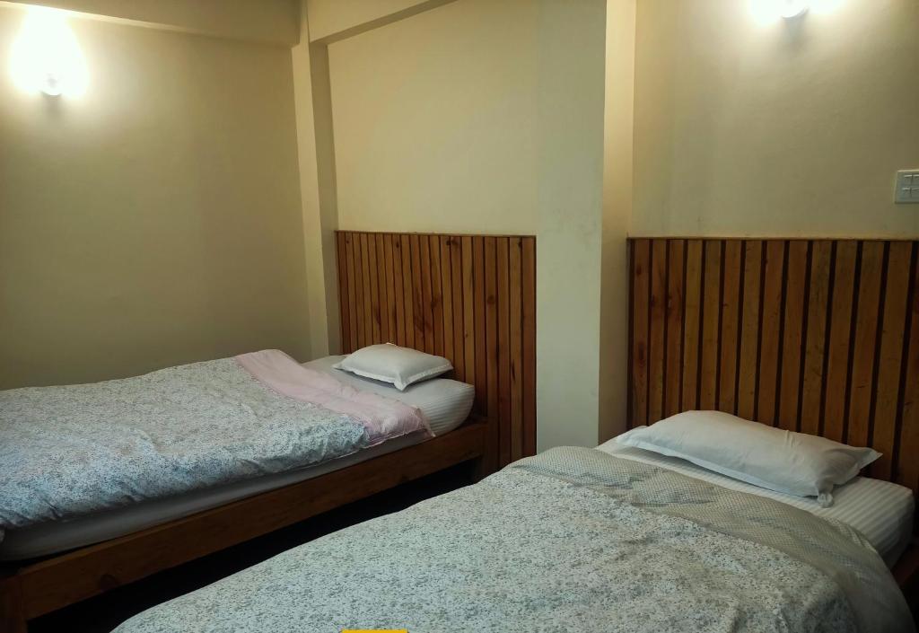 Postel nebo postele na pokoji v ubytování Nirvana Kuti