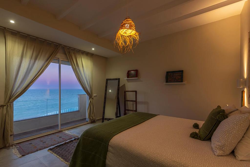 Postel nebo postele na pokoji v ubytování Kite House Dakhla