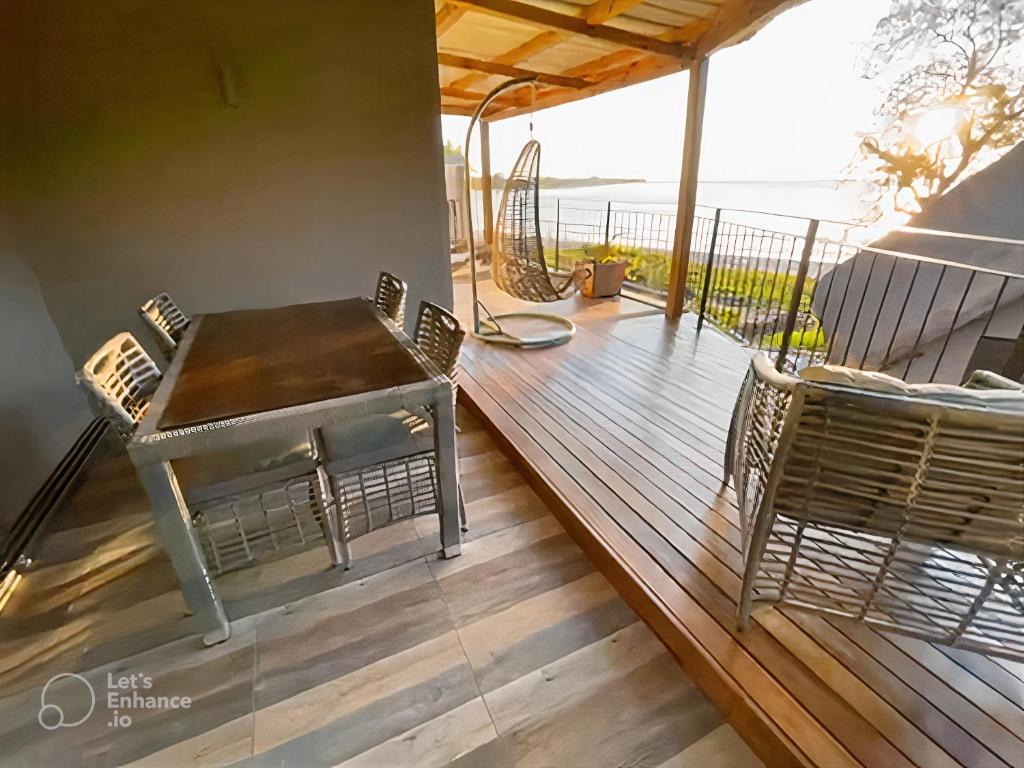 Balkón nebo terasa v ubytování Beachfront Villa by M&H