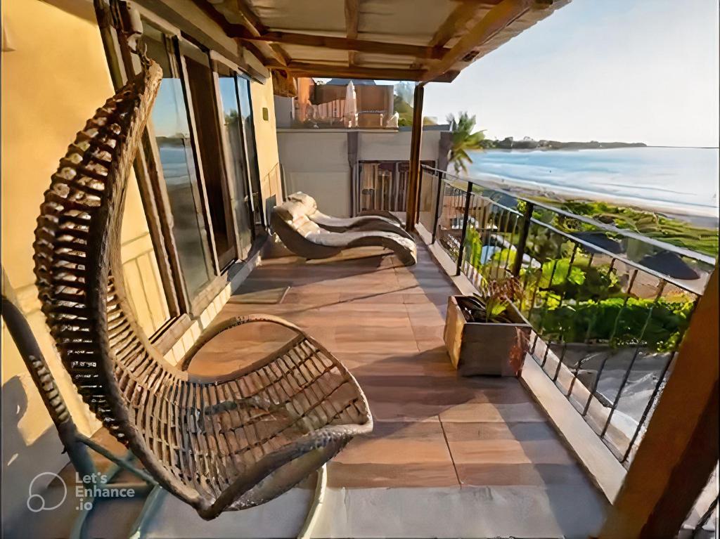 Balkón nebo terasa v ubytování Beachfront Villa by M&H