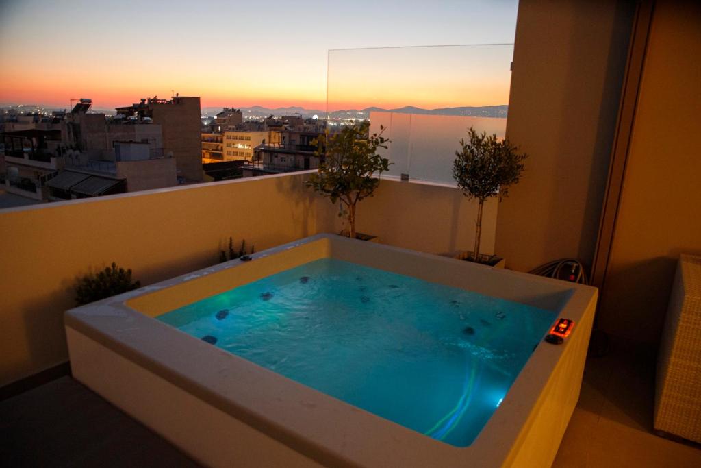 Fotografie z fotogalerie ubytování Athens Acropolis View Penthouse with outdoor Spa v Aténách