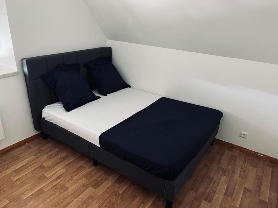 Postel nebo postele na pokoji v ubytování Bel appartement duplex - Nogent hypercentre