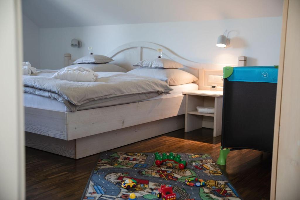 Postel nebo postele na pokoji v ubytování Schwarzwald Chalets