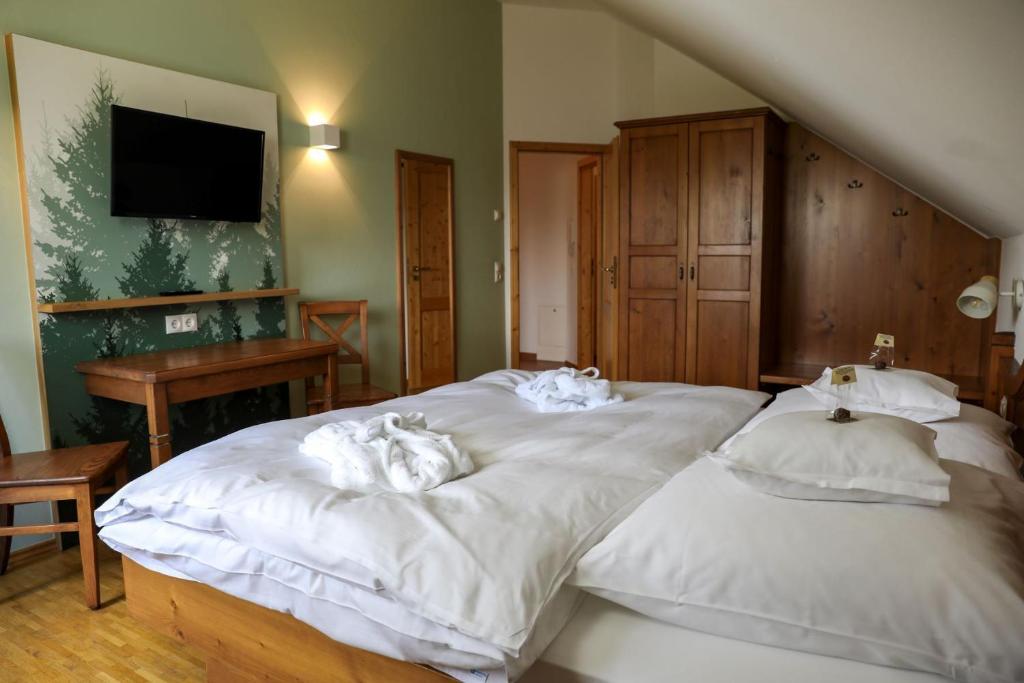 Postel nebo postele na pokoji v ubytování Schwarzwald Chalets