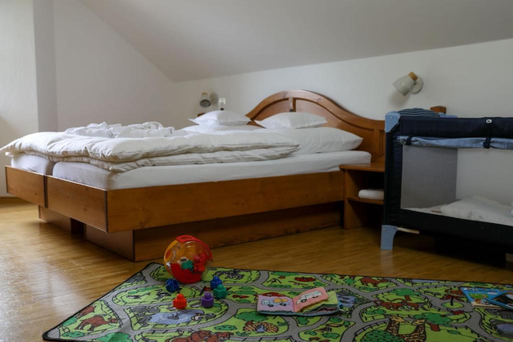 Postel nebo postele na pokoji v ubytování Schwarzwald Chalets