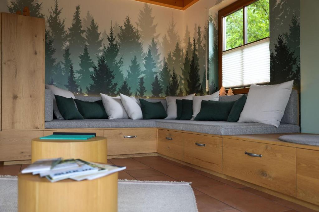 Posezení v ubytování Schwarzwald Chalets