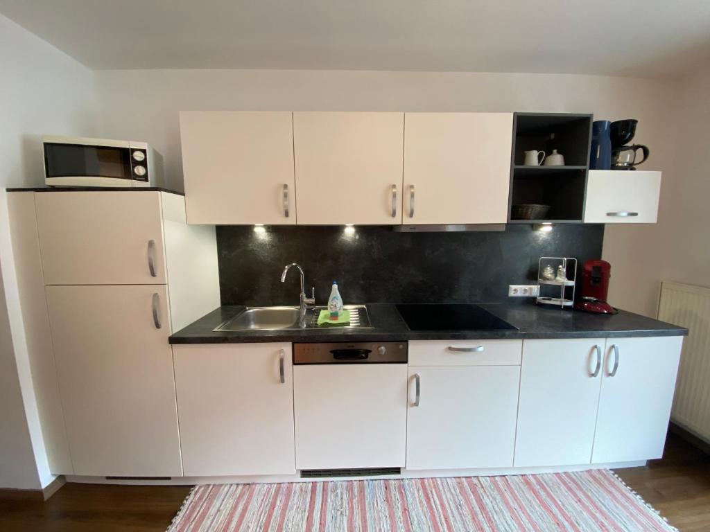 Kuchyňa alebo kuchynka v ubytovaní Haus Waldheim und Dependance