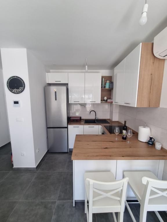 Η κουζίνα ή μικρή κουζίνα στο Apartman Smilja