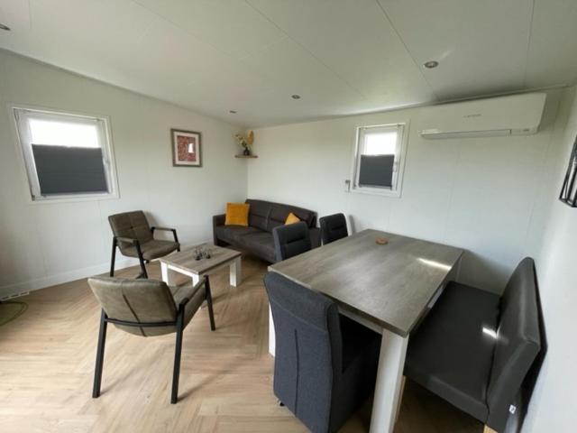 Posezení v ubytování Chalet 't Kwedammertje
