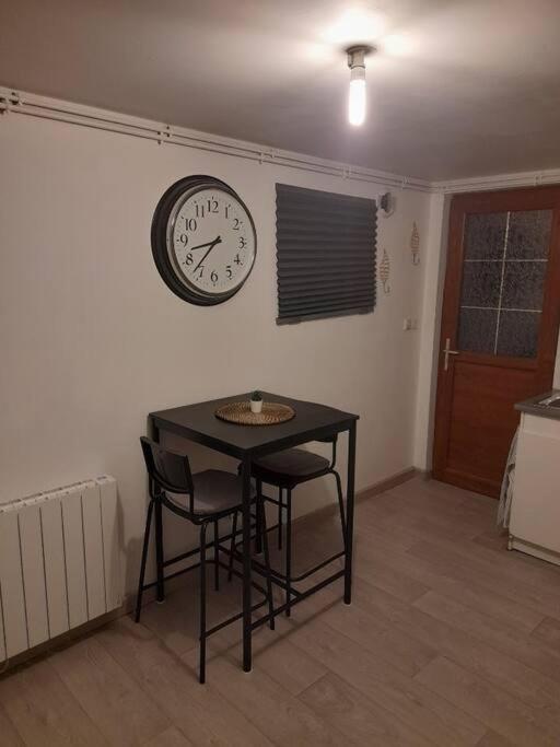 Fotografia z galérie ubytovania Petit maison villageoise v destinácii Moulineaux