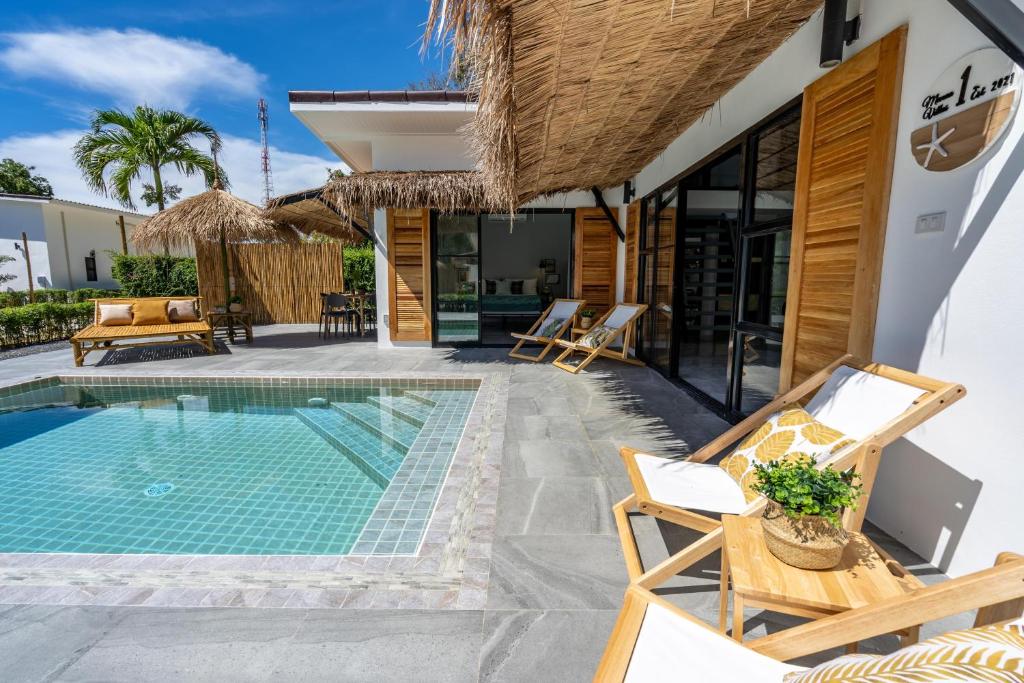 uma imagem de uma villa com piscina em Manao Pool Villa 1 - 5 Mins Walk To The Beach em Ko Lanta