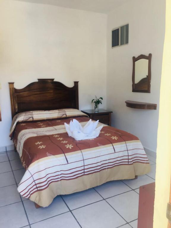 Postel nebo postele na pokoji v ubytování HOTEL CAMELINAS AREA BLANCA