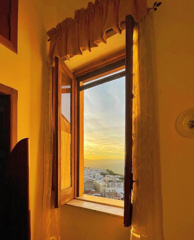 Východ nebo západ slunce při pohledu z bed and breakfast nebo okolí