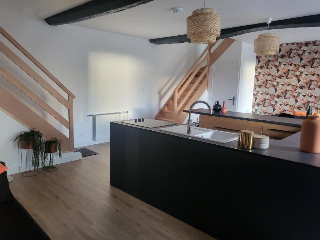 Zdjęcie z galerii obiektu Charmante maison près du canal w mieście Tinténiac
