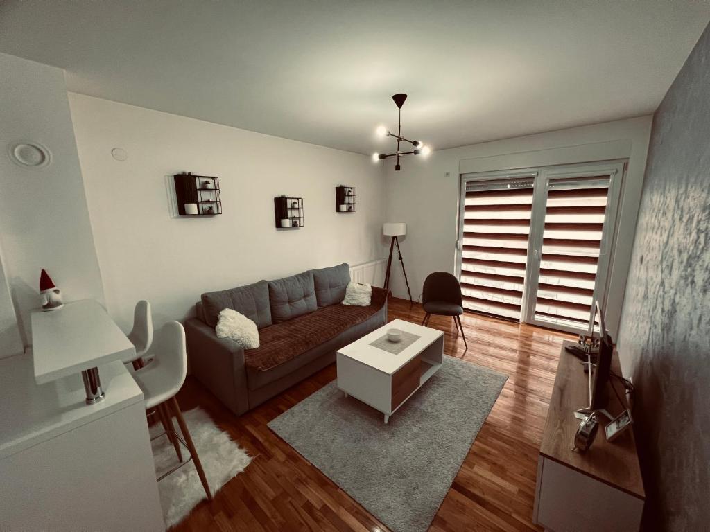 a living room with a couch and a table at Apartman Lux in Vranje