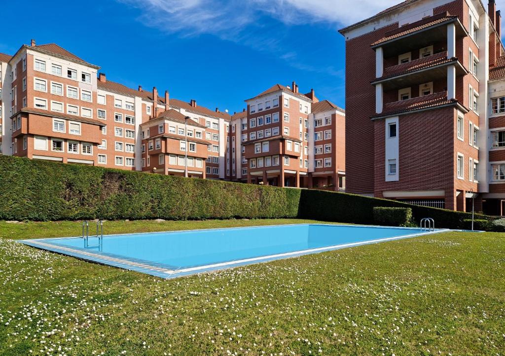 Swimming pool sa o malapit sa Apartamento con piscina Gijón