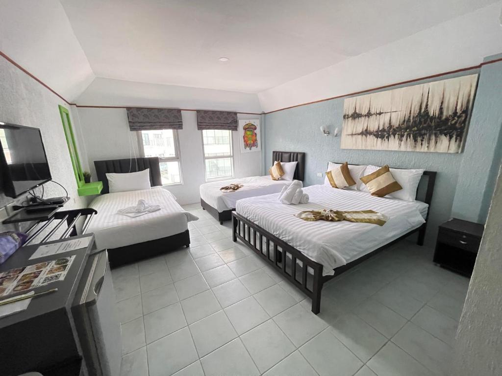 Postel nebo postele na pokoji v ubytování Samui Green Hotel