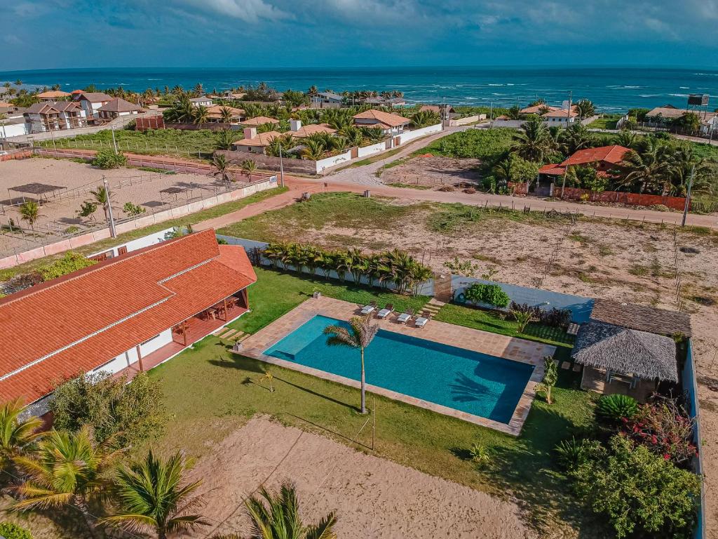 an aerial view of a house with a swimming pool at Vila Tao in Fortim