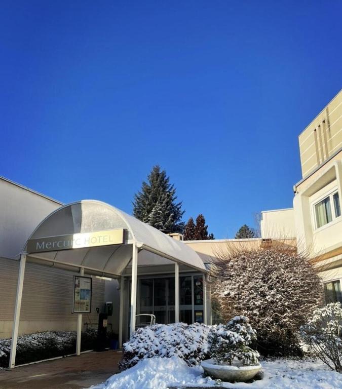 Mercure Annecy Sud v zimě