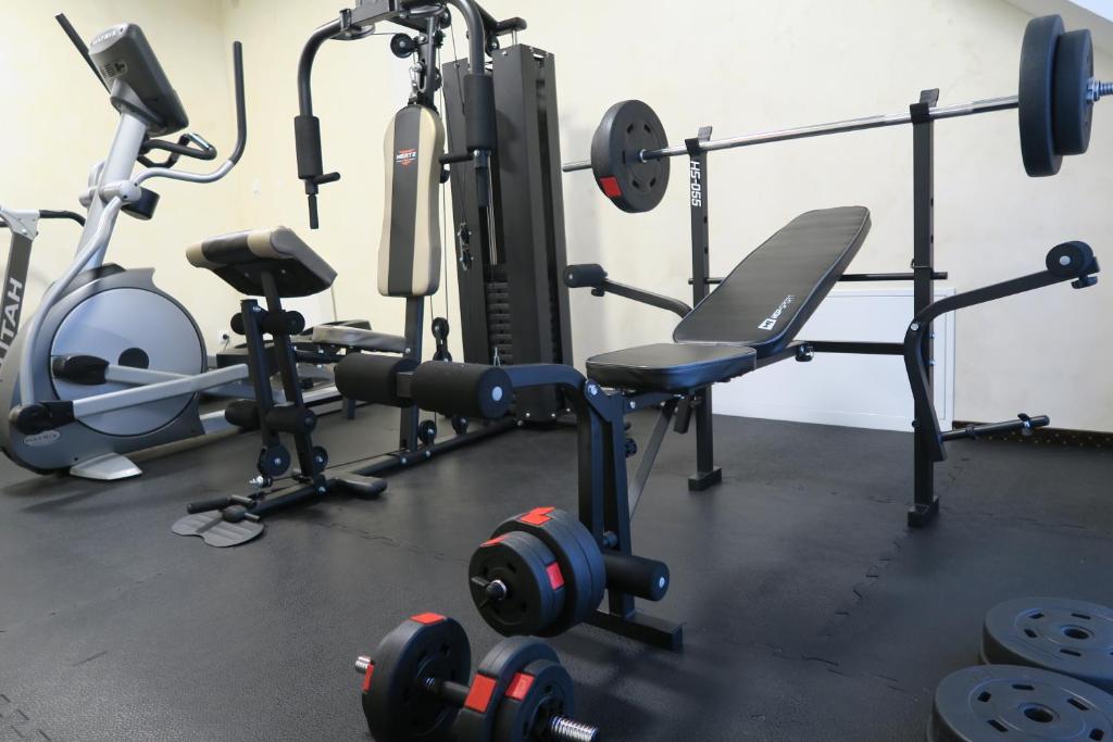 Posilňovňa alebo fitness centrum v ubytovaní Hotel Millenium