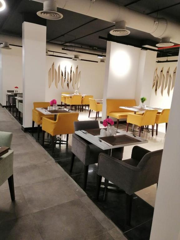 Restaurace v ubytování Aquila ALdiafah Hotel