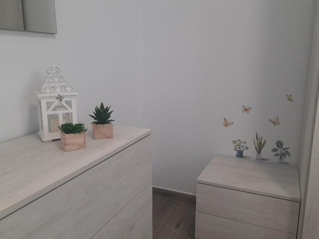 a white room with plants and a table at RiDi Home Zona Ospedaliera in Naples