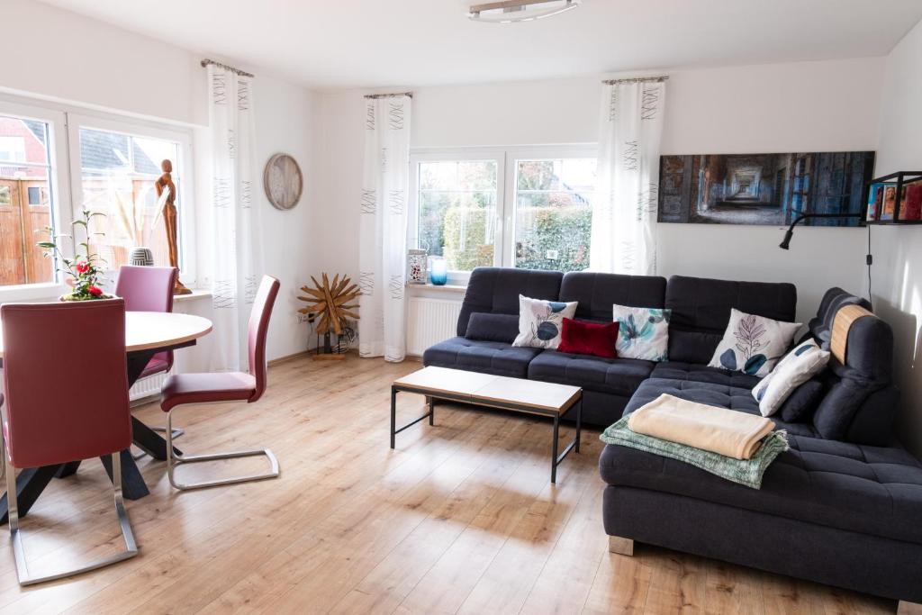 a living room with a couch and a table at FH Ostfriesland to Huus, zw. Emden und Greetsiel in Hinte