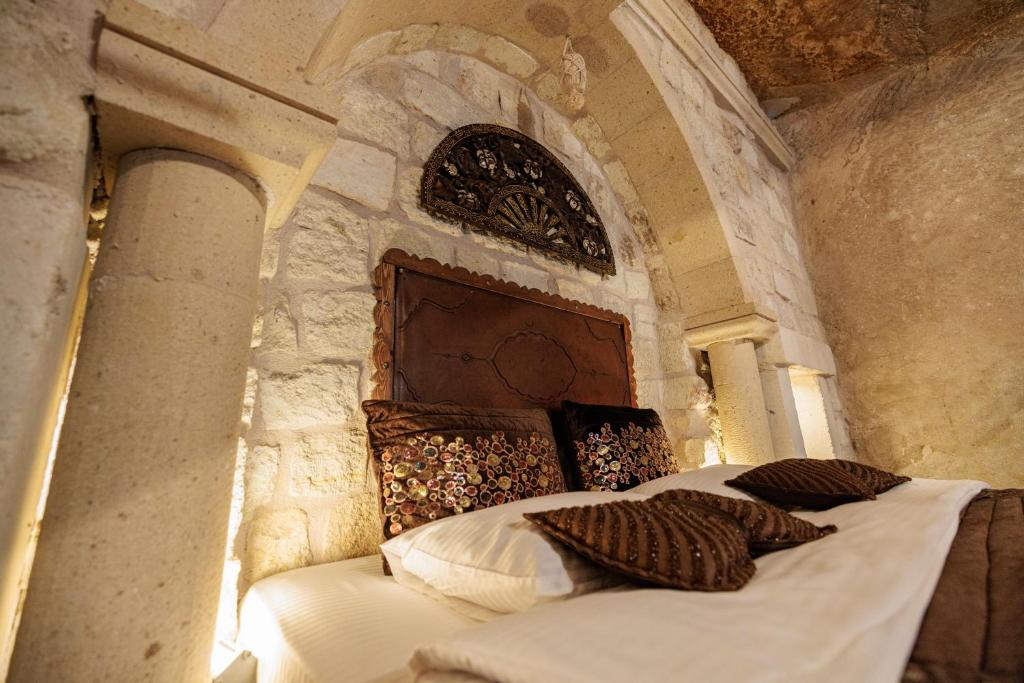 Shadow Cave House - Deluxe Double Room (2 Adults + 1 Child)