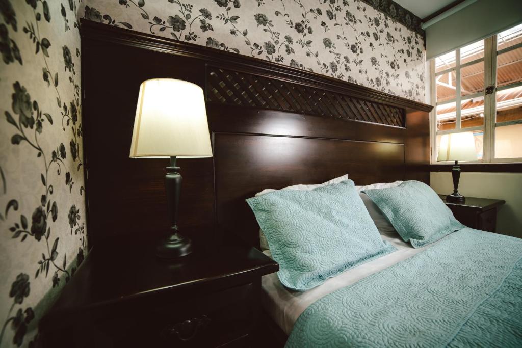 Gran Hotel París - Double Room With Private Bathroom