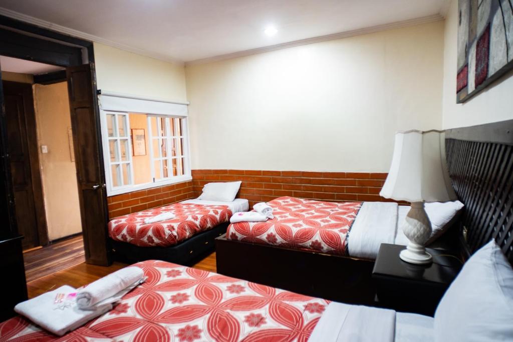Gran Hotel París - Family Room With Private Bathroom