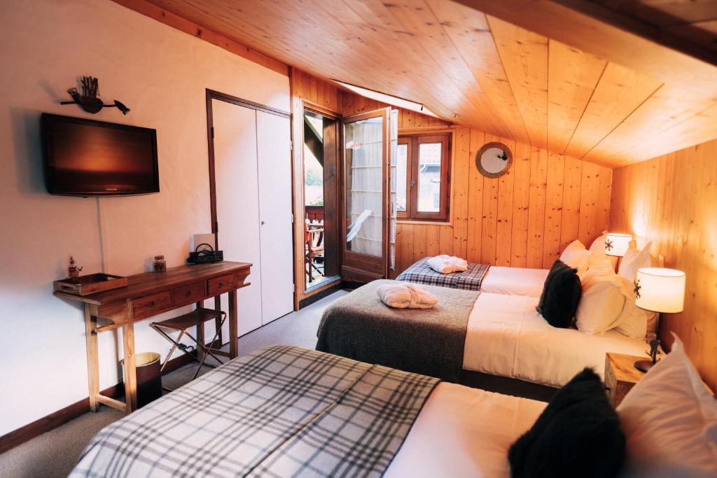 Postel nebo postele na pokoji v ubytování Chalet-hôtel Gai Soleil