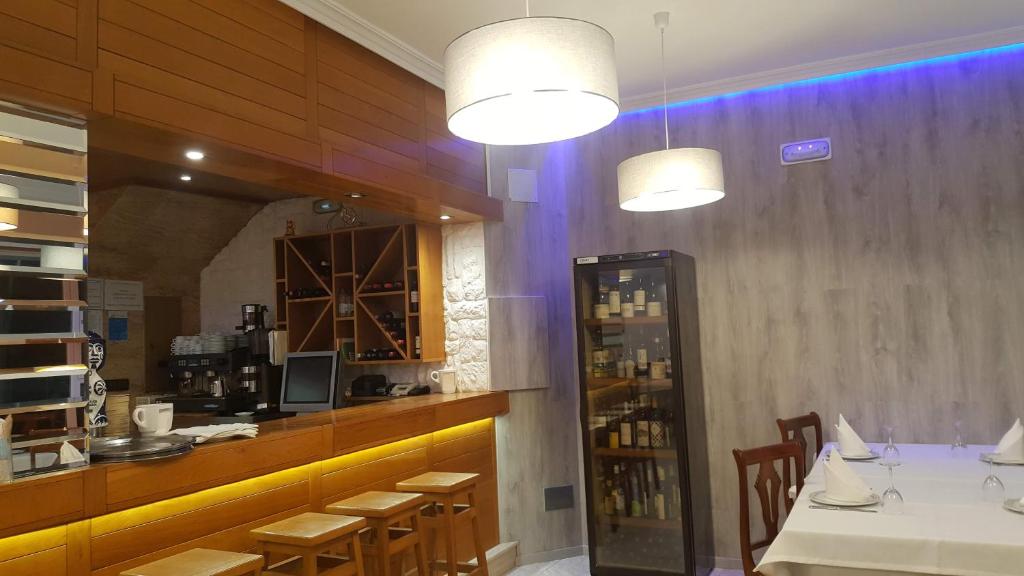 Reštaurácia alebo iné gastronomické zariadenie v ubytovaní Apartamentos Timón Puerto