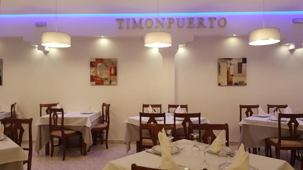Reštaurácia alebo iné gastronomické zariadenie v ubytovaní Apartamentos Timón Puerto