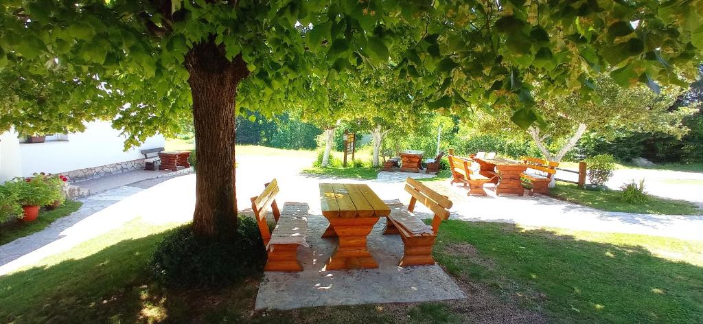 Vonkajšia záhrada v ubytovaní Guest House Lipov Hlad