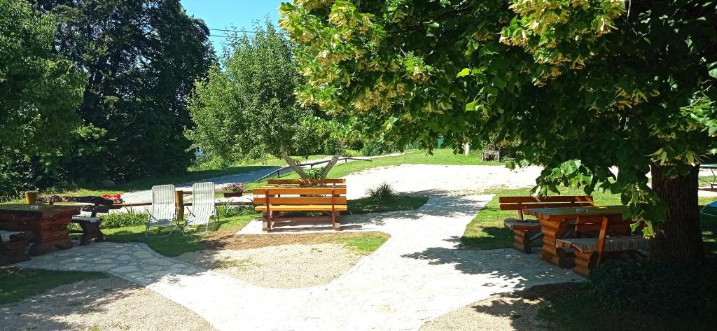 Vonkajšia záhrada v ubytovaní Guest House Lipov Hlad