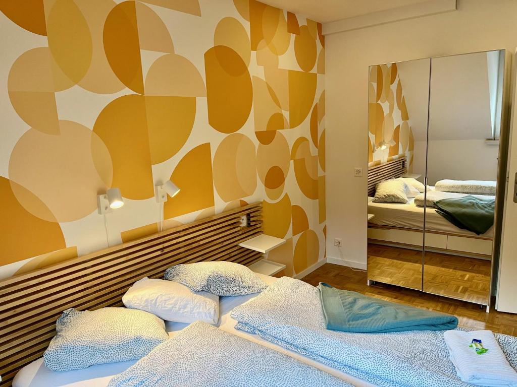 Postel nebo postele na pokoji v ubytování bedinBERN Aparthotel