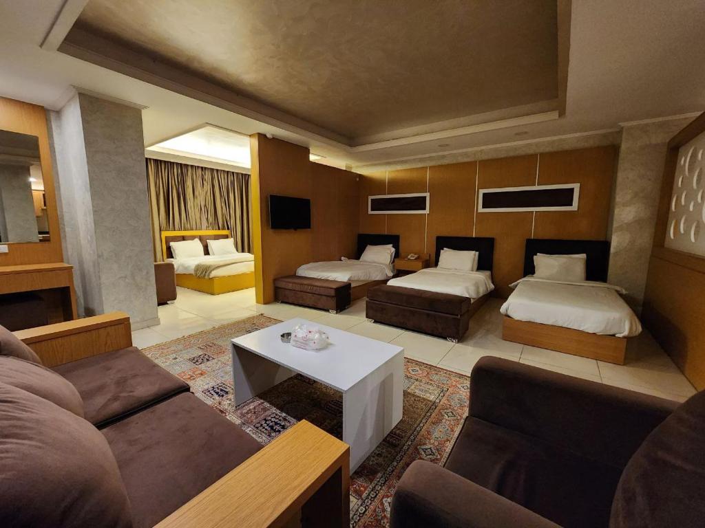 Postel nebo postele na pokoji v ubytování Pearl of Beirut Hotel & Spa