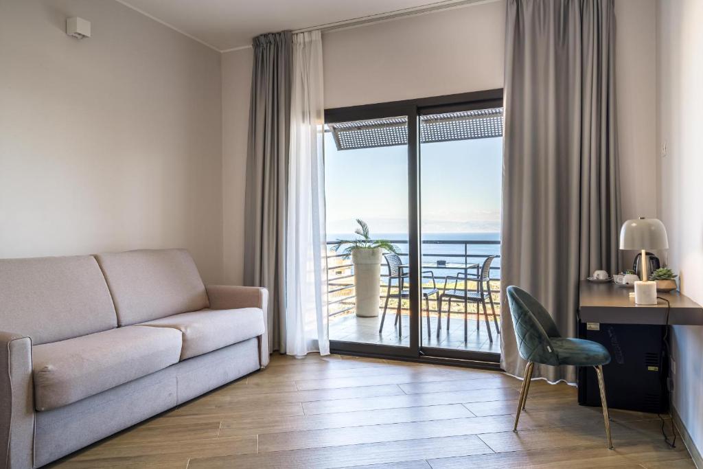 Taormina Palace Hotel - Family Room With Balcony And Sea View