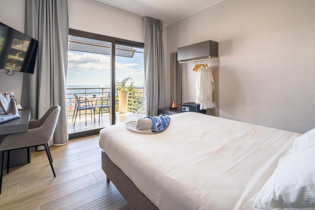 Taormina Palace Hotel - Superior Double Room With Balcony And Sea View