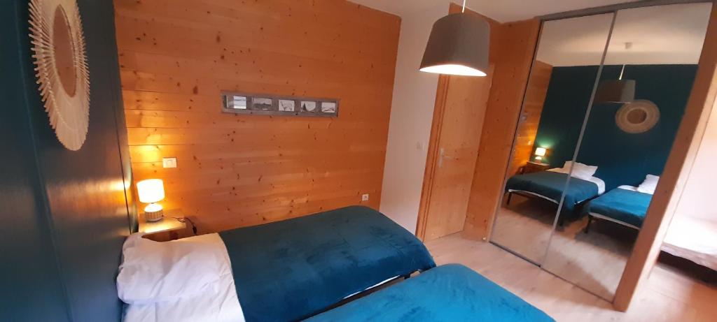 Postel nebo postele na pokoji v ubytování Chalet de l'Ours Brun, gîte 3 étoiles