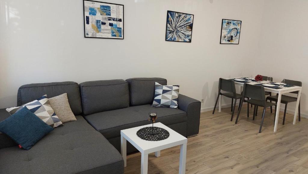 Apartment Adora Split tesisinde bir oturma alanı
