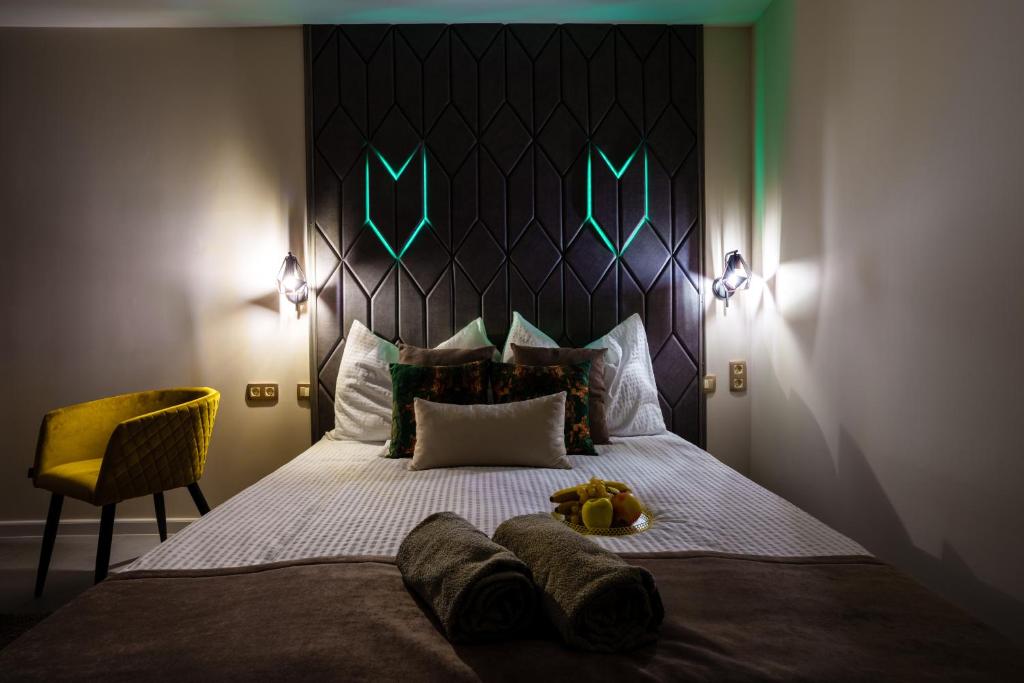 En eller flere senge i et værelse på Nagypince Borhotel Wine and Spa