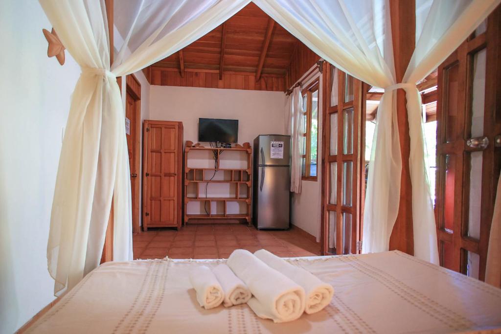 Postel nebo postele na pokoji v ubytování Hotel Casa Merlin