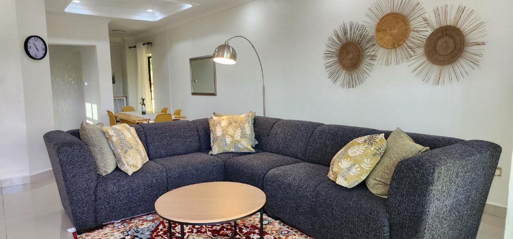 InstaHomes by Tru - Villa - Apartamento Con Balcón