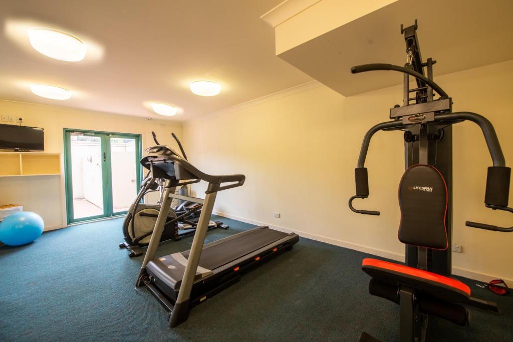 Fitness centrum a/nebo fitness zařízení v ubytování Gateway on Monash