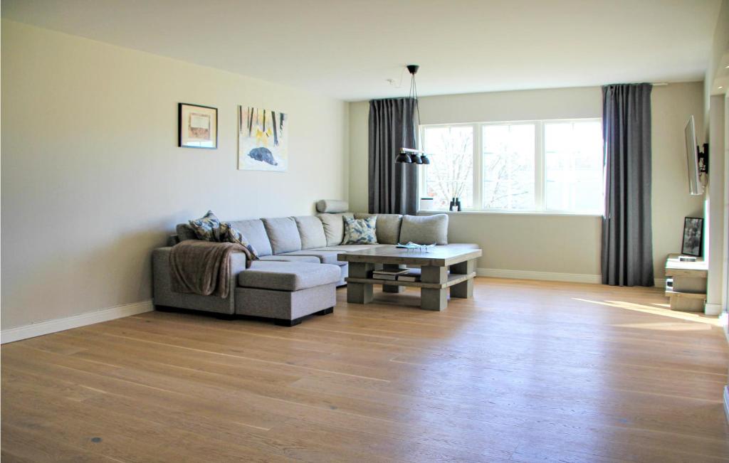 Posezení v ubytování 2 Bedroom Gorgeous Home In Långaryd