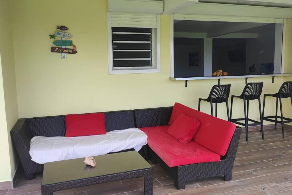 Posezení v ubytování Appartement neuf et tout confort sur la Trinité